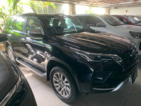 TOYOTA HILUX SW4 2.8 D-4D TURBO DIESEL SRX 7L 4X4 AUTOMÁTICO TOYOTA HILUX SW4 2.8 D-4D TURBO DIESEL SRX 7L 4X4 AUTOMÁTICO